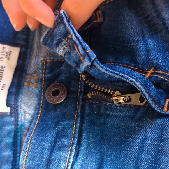 Slightly distressed skinnies - Picture 7 of 7